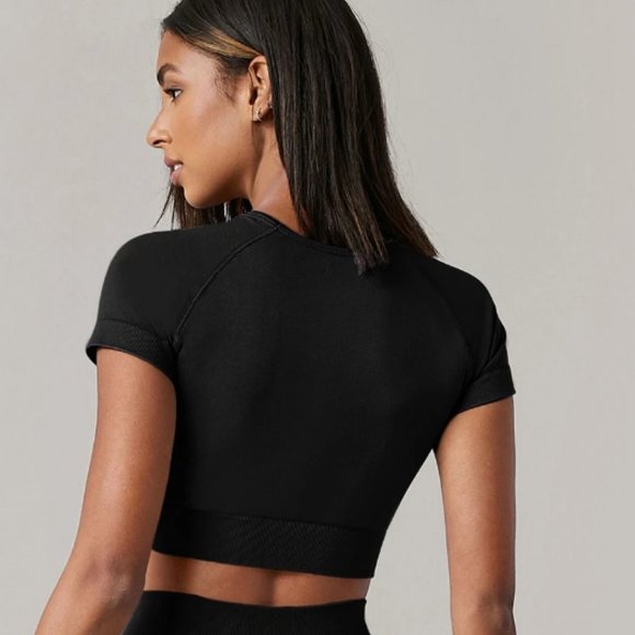 Seamless Crop Workout Tee - Picture 2 of 2